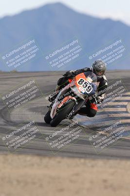 media/Nov-16-2025-Race Pace (Sun) [[8c5fa54630]]/Verified Riders/8-Turn 12 (120pm)/